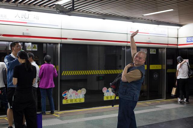 百度胖老师吧上海市公安局轨道交通分局石宇玉老师求救  微信抖音快手百度贴吧百科图片视频知道搜索上海胖老 ...